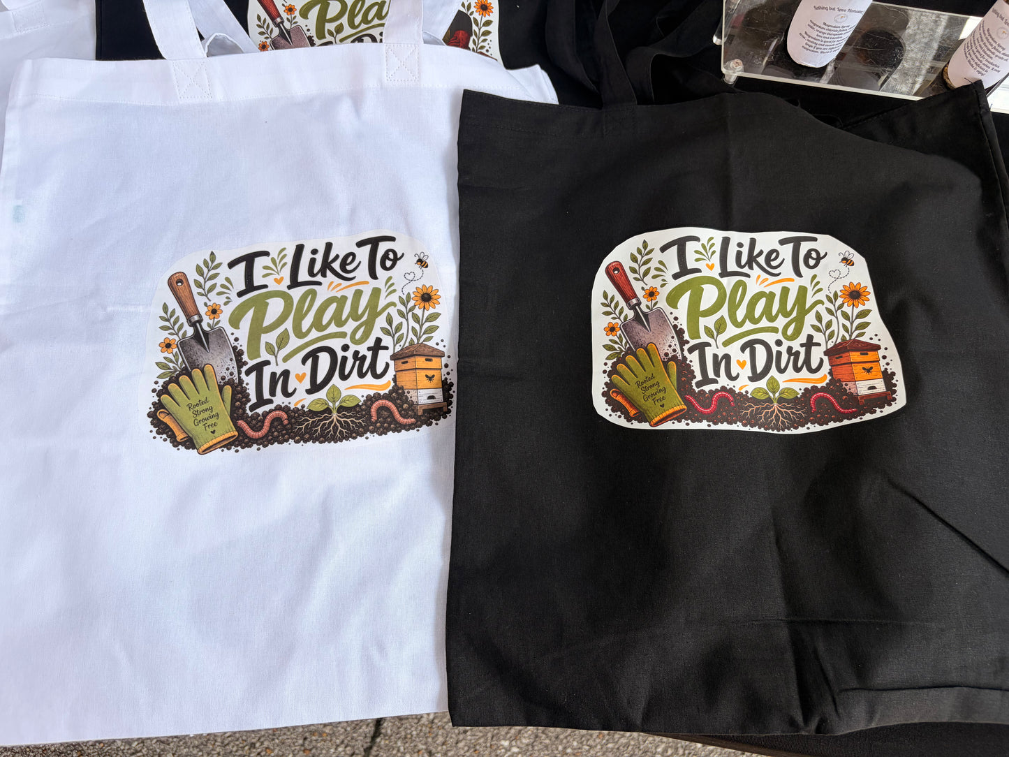 I Like to play in Dirt (White Tote)